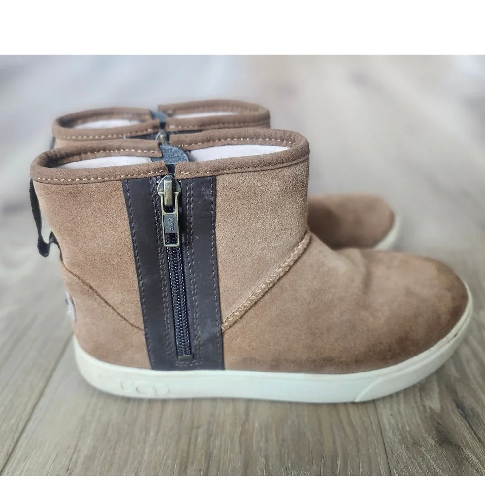 UGG Kids Adler Suede Double Zip Ankle Sneaker Boots Chestnut Brown Kids Size 4